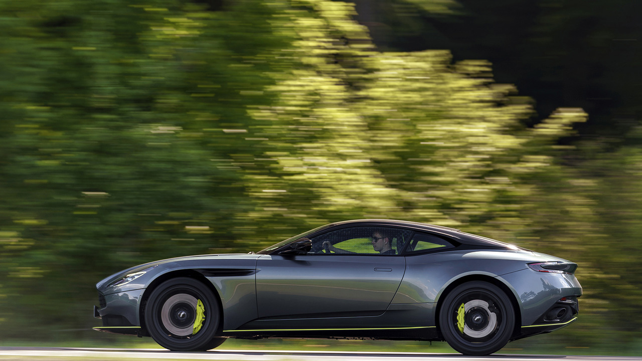 2019 Aston Martin DB11 AMR: İlk Sürüş