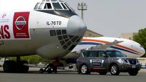 Un Nissan Patrol arrastra un avión ruso de 170,9 toneladas