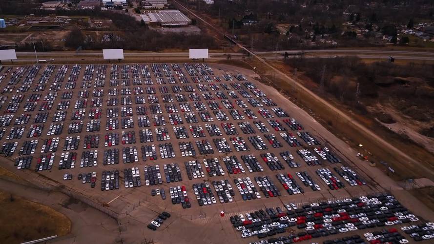 37 telephelyen több mint 350 ezer visszavásárolt modellt tárol a Volkswagen