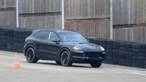 2018 Porsche Cayenne spied for the first time
