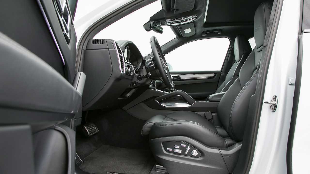 Porsche Cayenne Turbo 2019 vs. BMW X5 M 2018