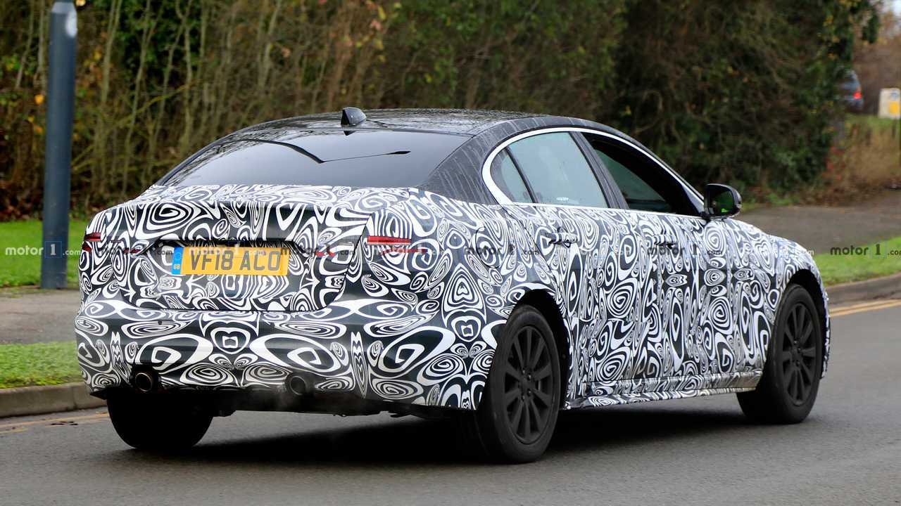 Jaguar XE 2020 photo espion