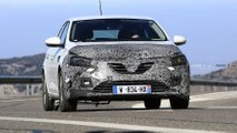 Renault Megane facelift spy photo