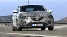 Renault Megane facelift spy photo