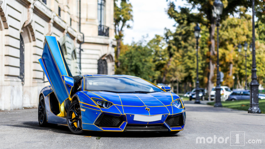 PHOTOS - Shooting d'une Lamborghini Aventador "Tron" à Paris