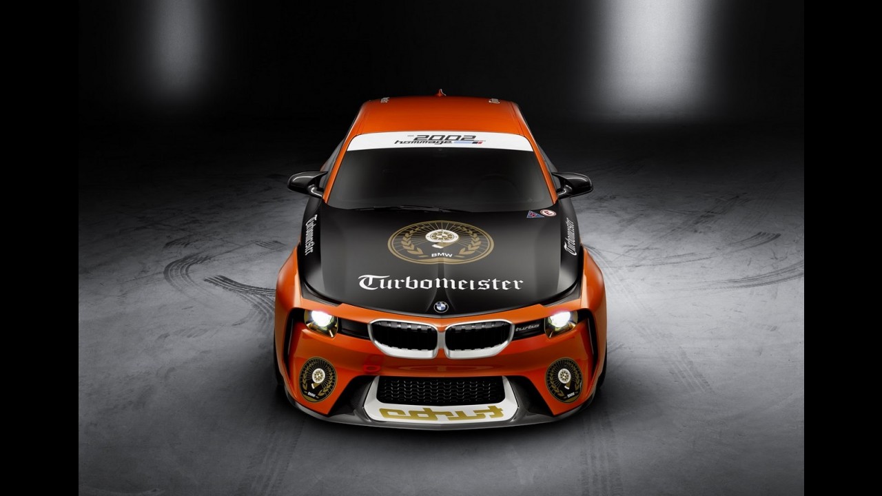 BMW 2002 Hommage "troca de roupa" para Pebble Beach