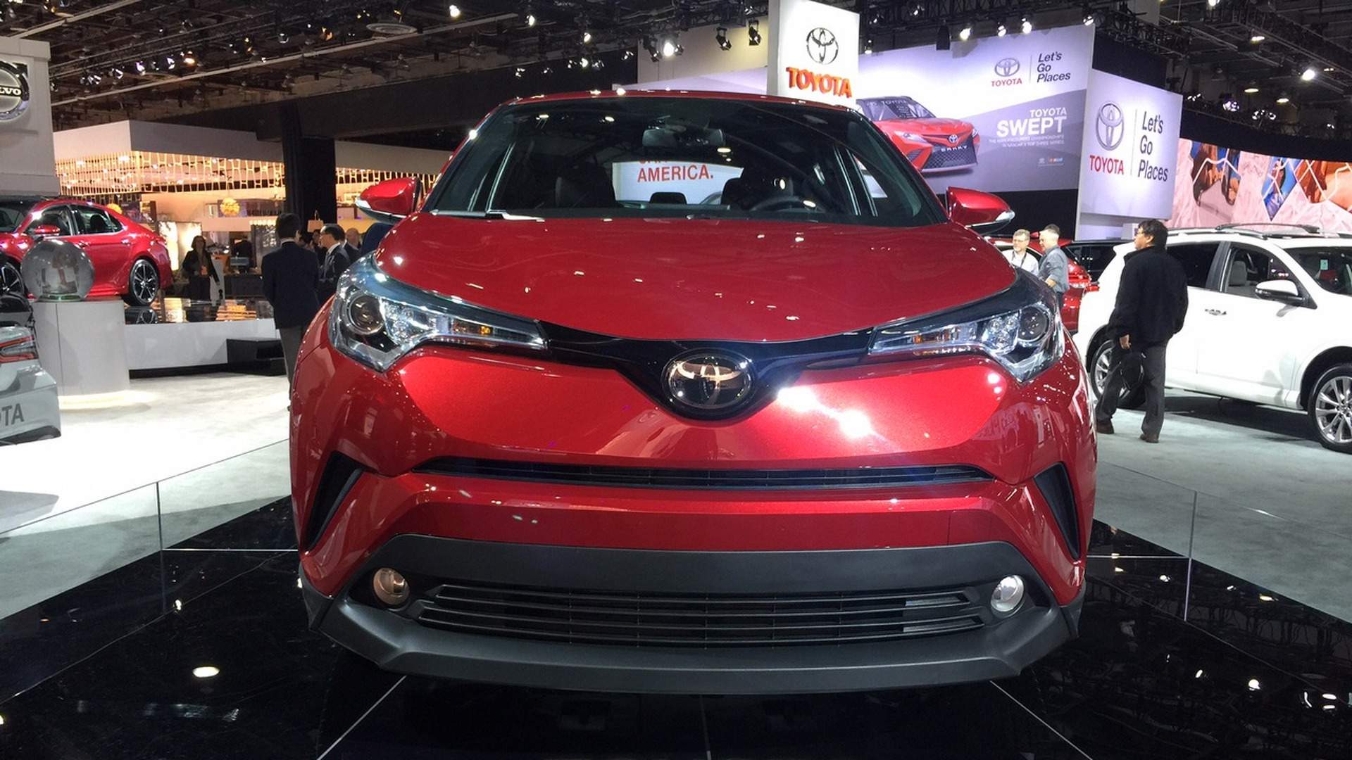 Toyota CH-R com mecânica de Corolla aparece em Detroit