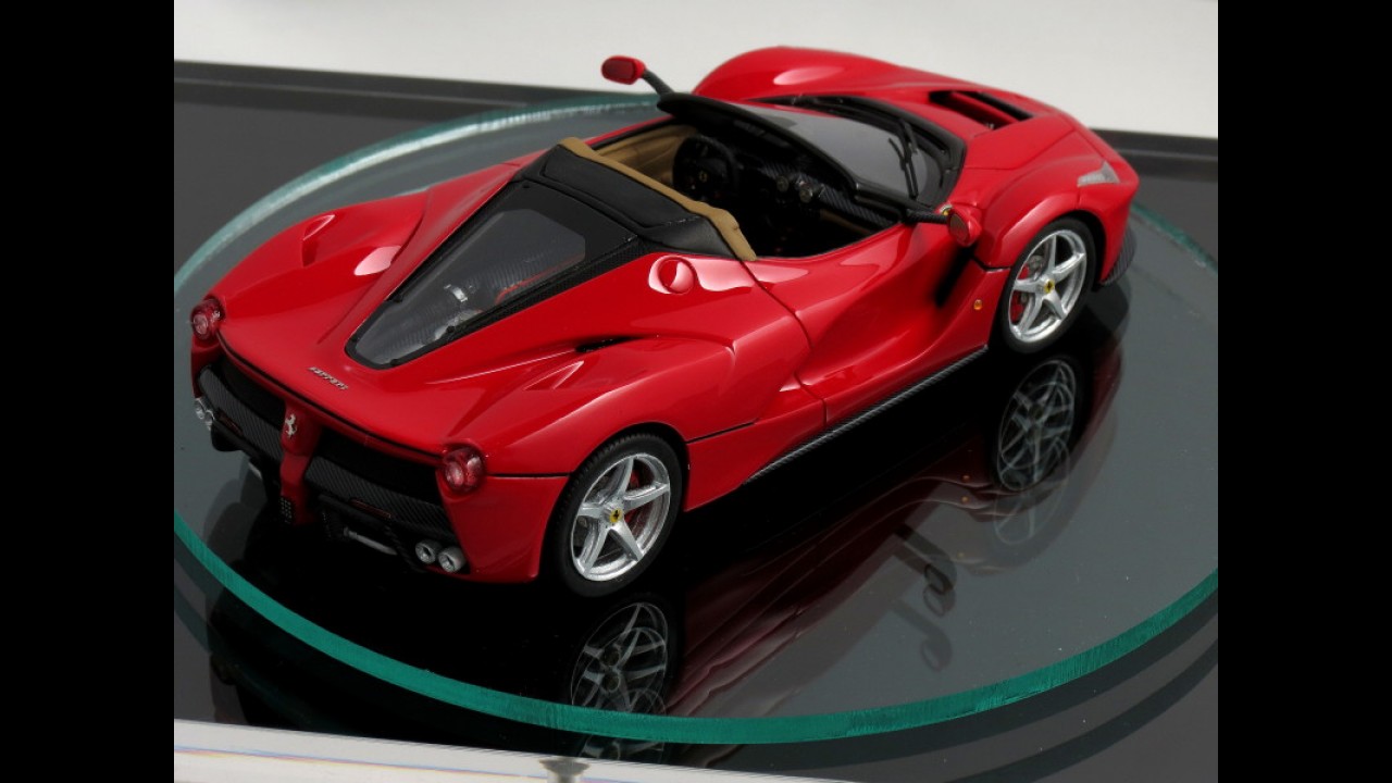 Inédita LaFerrari Spider aparece antes da estreia em forma de miniatura