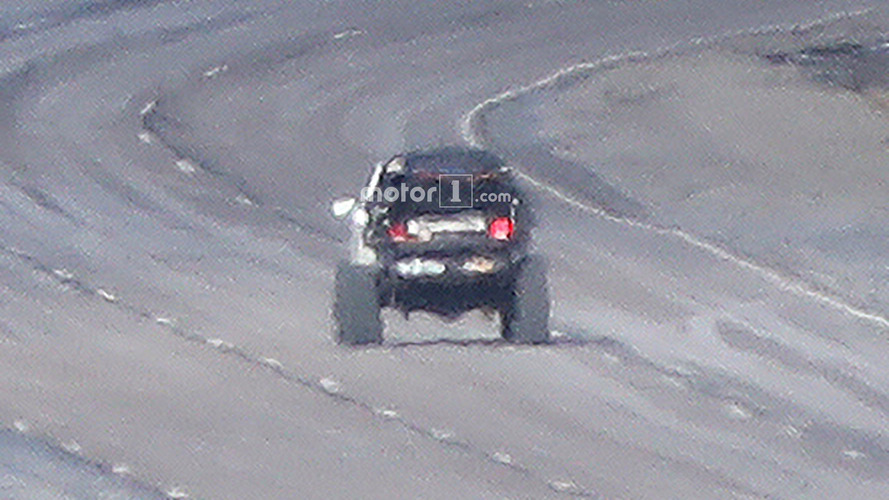 Chevy Colorado ZR2-based SUV mule spy photo