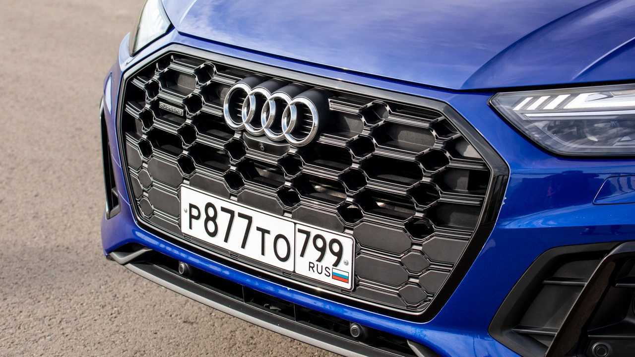 Audi Q5, фальшрадиаторная решетка дизайн-линии Sport