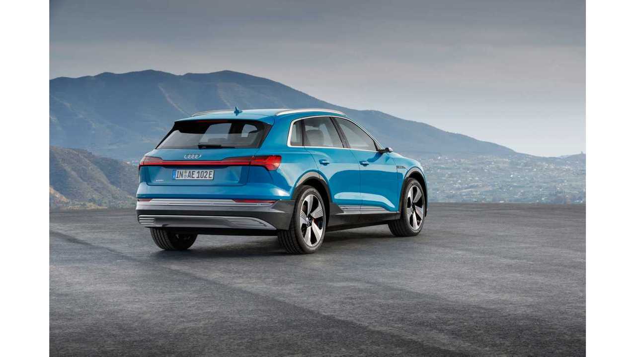 Audi e-tron (wallpaper 2,560x – click to enlarge)