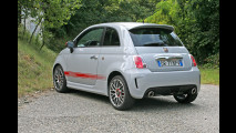 Al volante della Fiat 500 Abarth