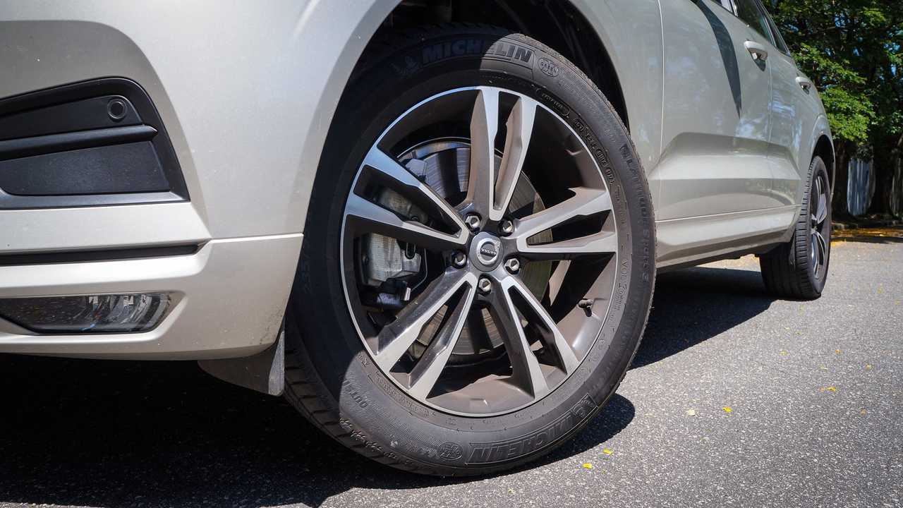Volvo XC60 Híbrido x Diesel