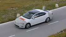 Skoda Superb facelift spy photo