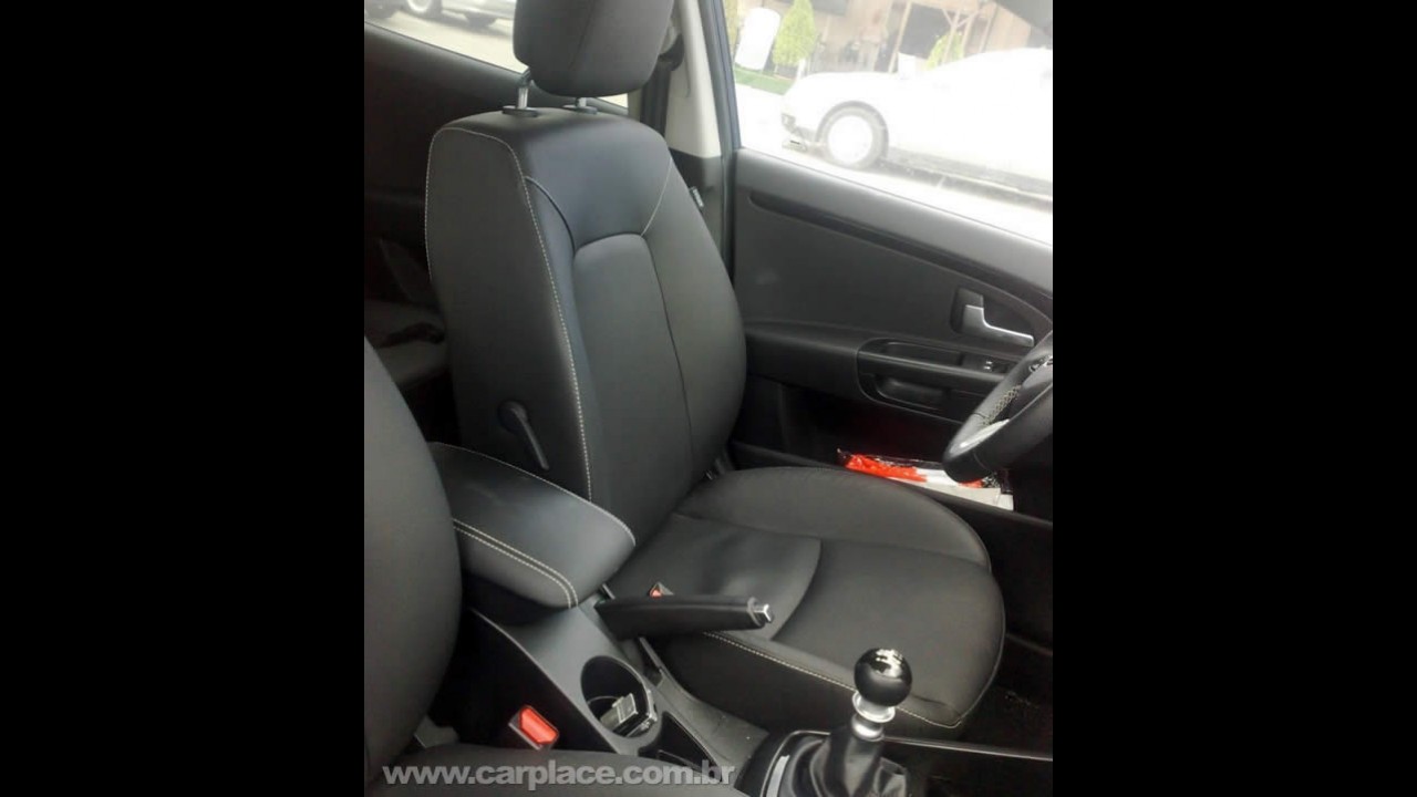 Novo Kia Ceed 2010 - Modelo é flagrado na rua - Fotos mostram detalhes do interior
