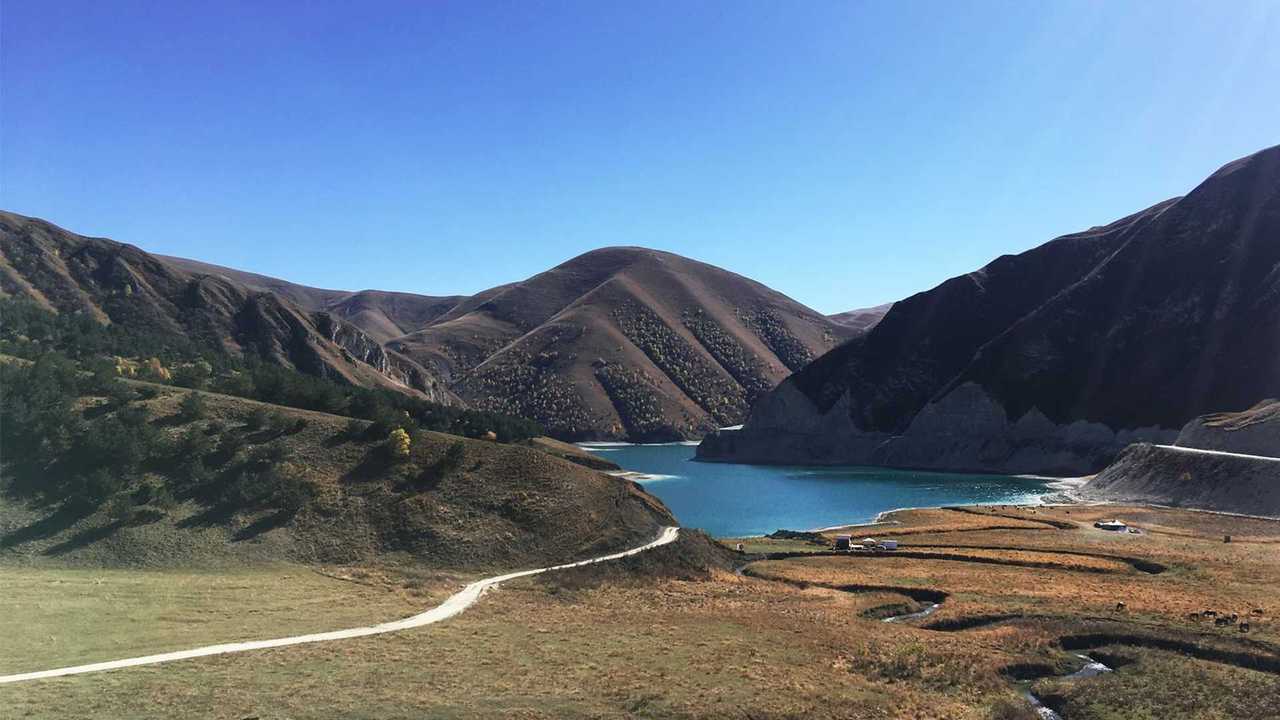 Nissan X-Trail & Nissan Qashqai on Caucasus