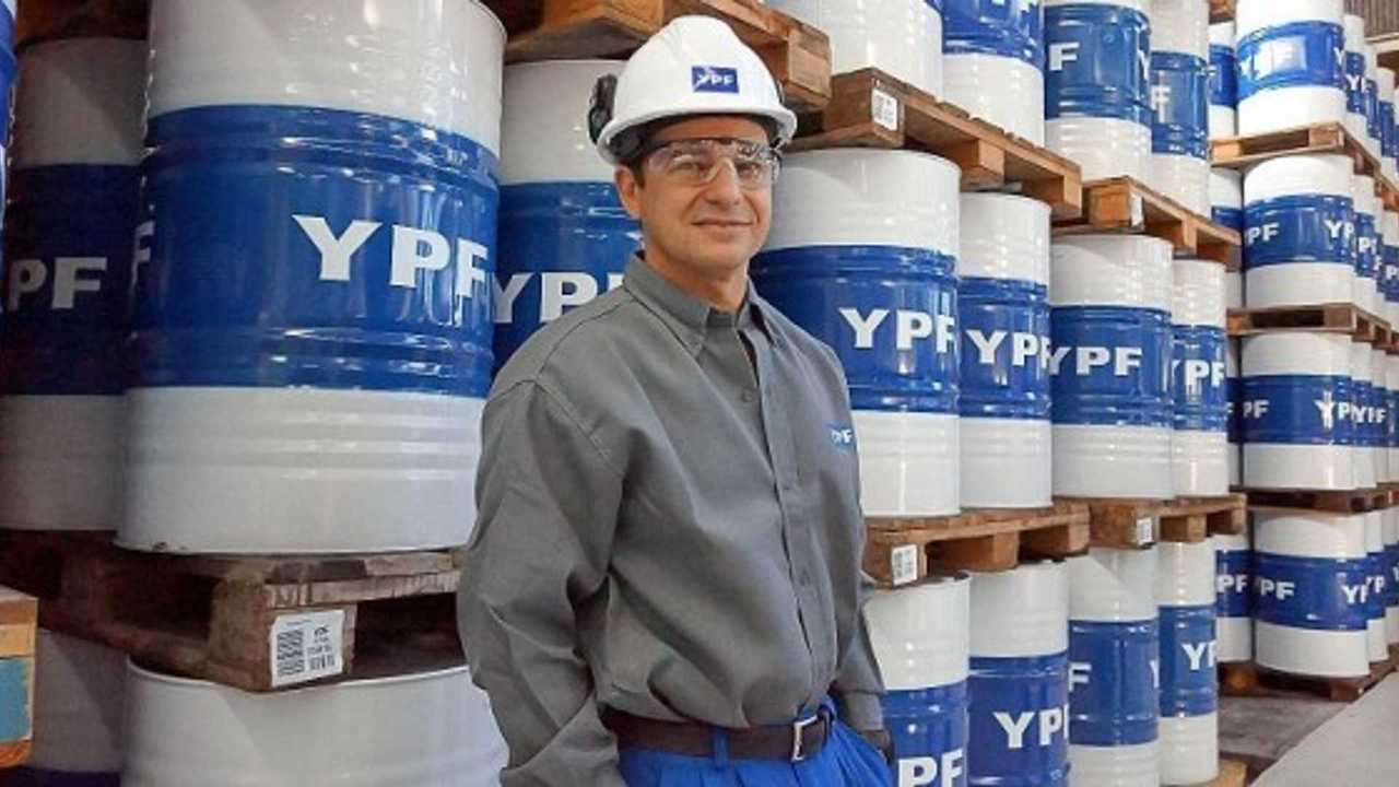 Otra vez: YPF quiere reducir aún más la calidad de sus naftas