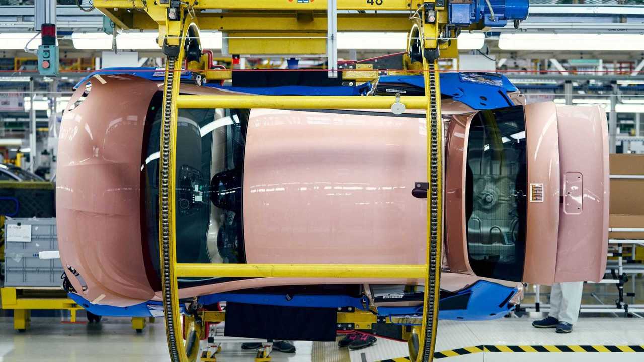 Fiat 500 elétrico - linha de produção - carroceria