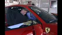 Ferrari 488 GTB, in pista con Gordon Ramsay	