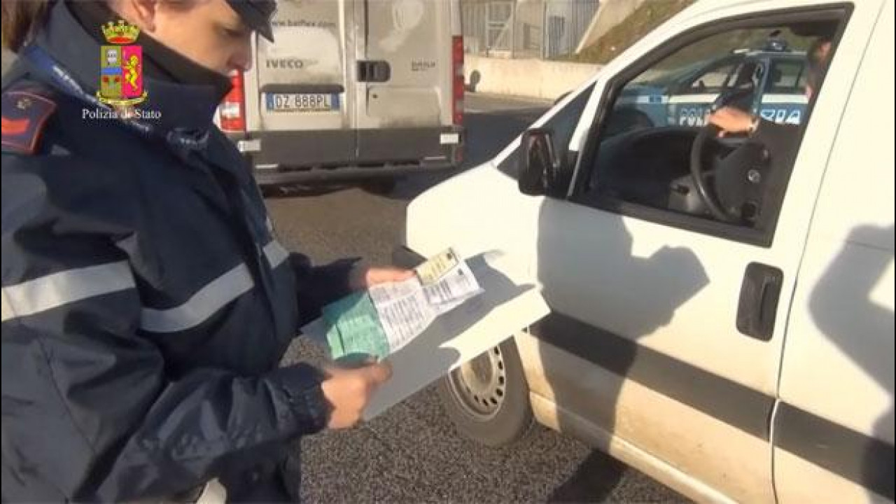 [Copertina] - Rca, maxi operazione della Polizia Stradale contro le assicurazioni false o mancanti