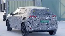Nuova Peugeot 2008, le prime foto spia