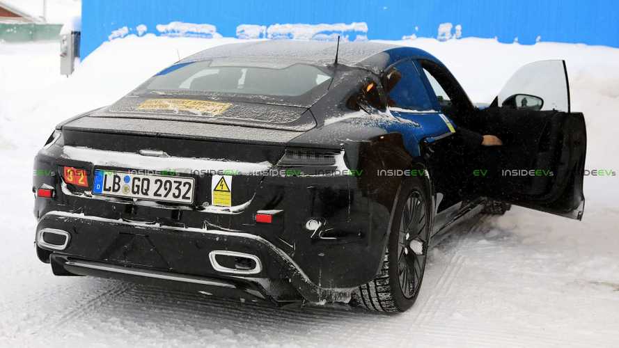 Porsche Taycan, foto spia della "Turbo" nei collaudi al freddo