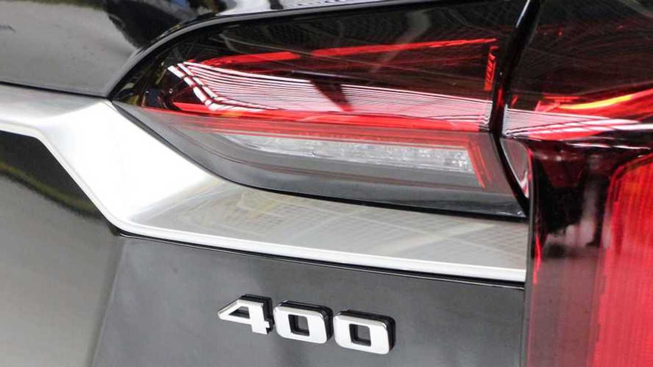 Cadillac XT6 With 400 Badge