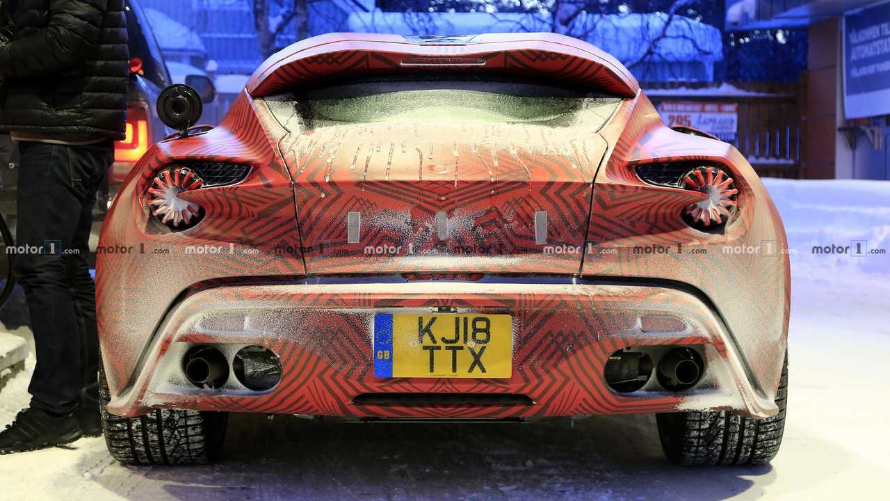 Photo d'espion de l'Aston Martin Vanquish Zagato Shooting Brake