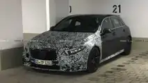 2019 Mercedes-AMG A45 foto spia del lettore Motor1.com