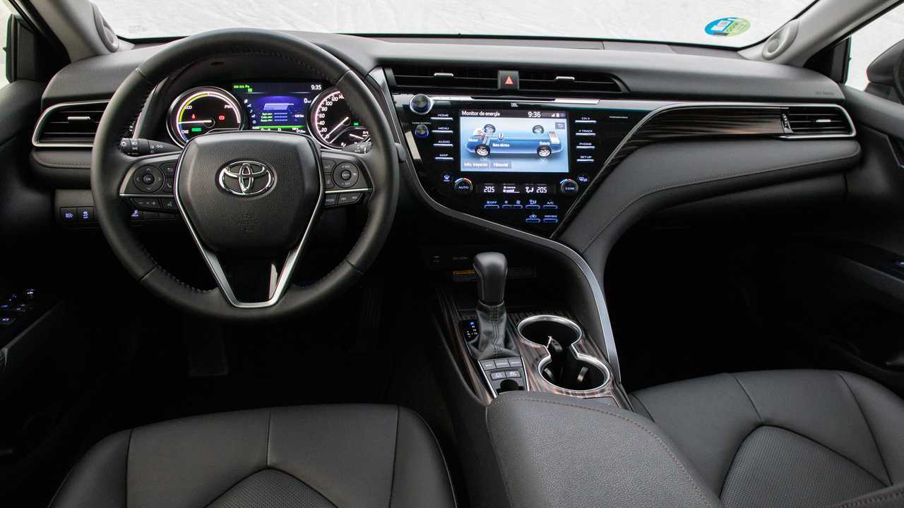 Toyota Camry Hybrid 220H, prueba