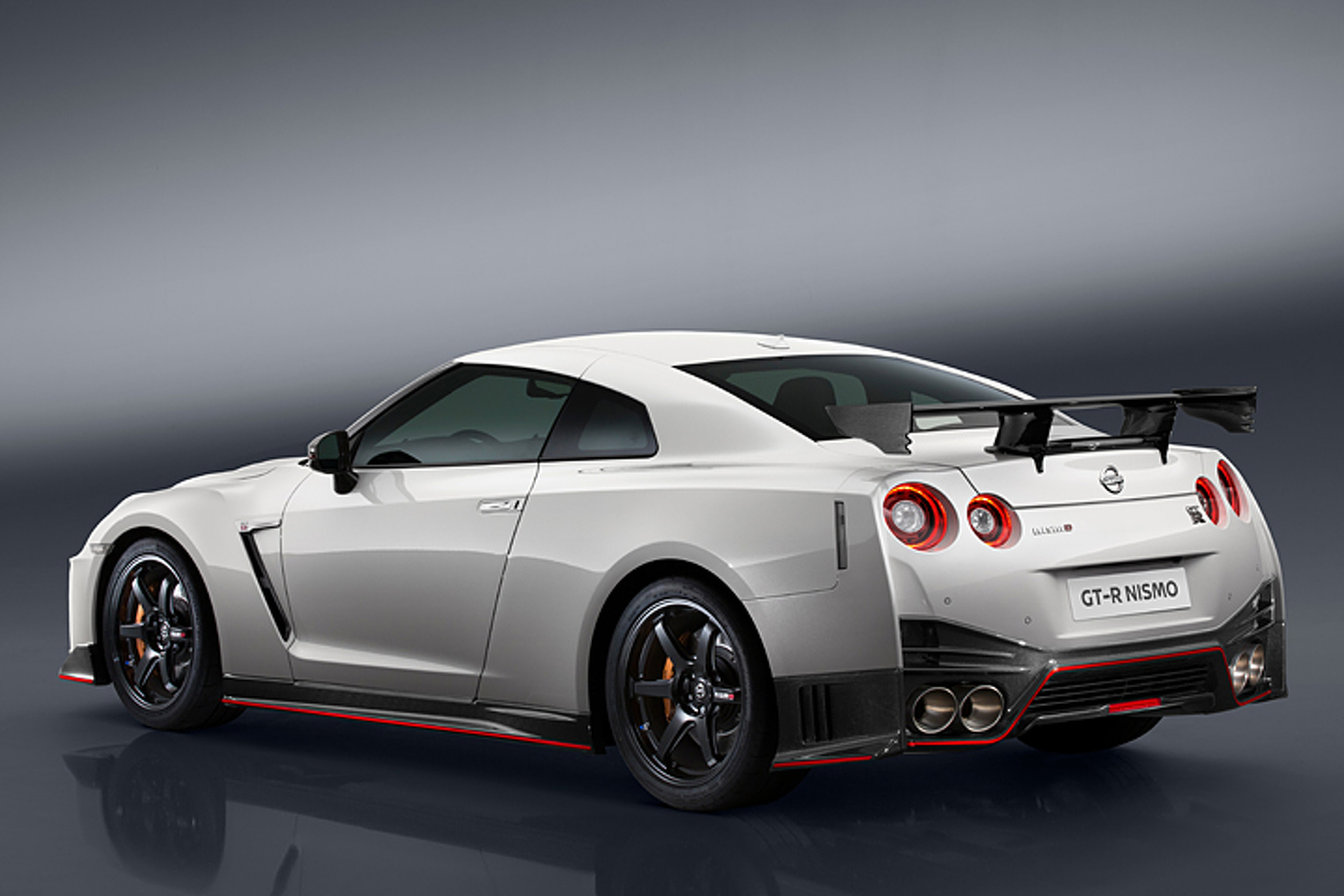 The 2017 Nissan Gt R Nismo Is Here And It S Mean