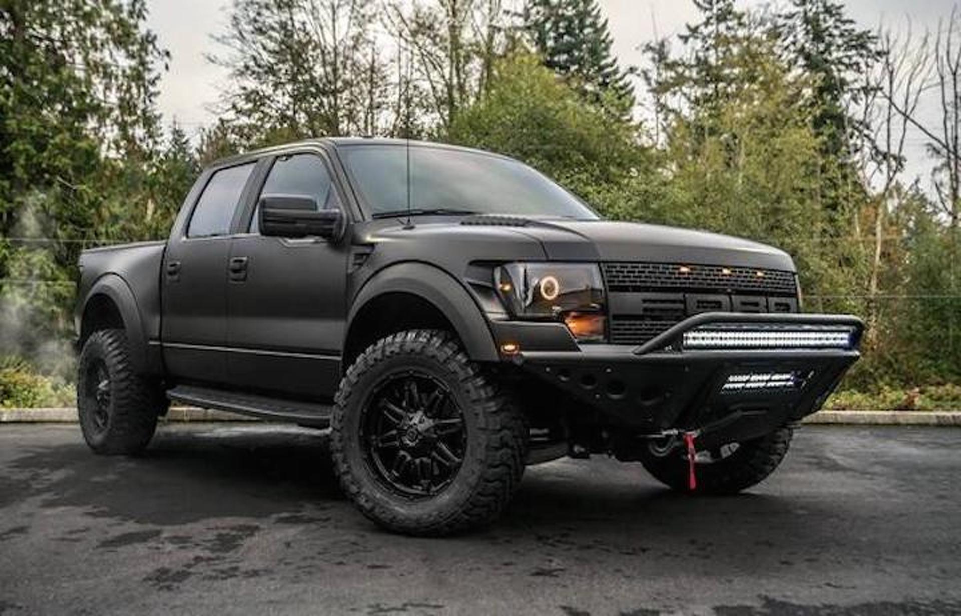 8 Soccer Stars and Their Gorgeous Cars
