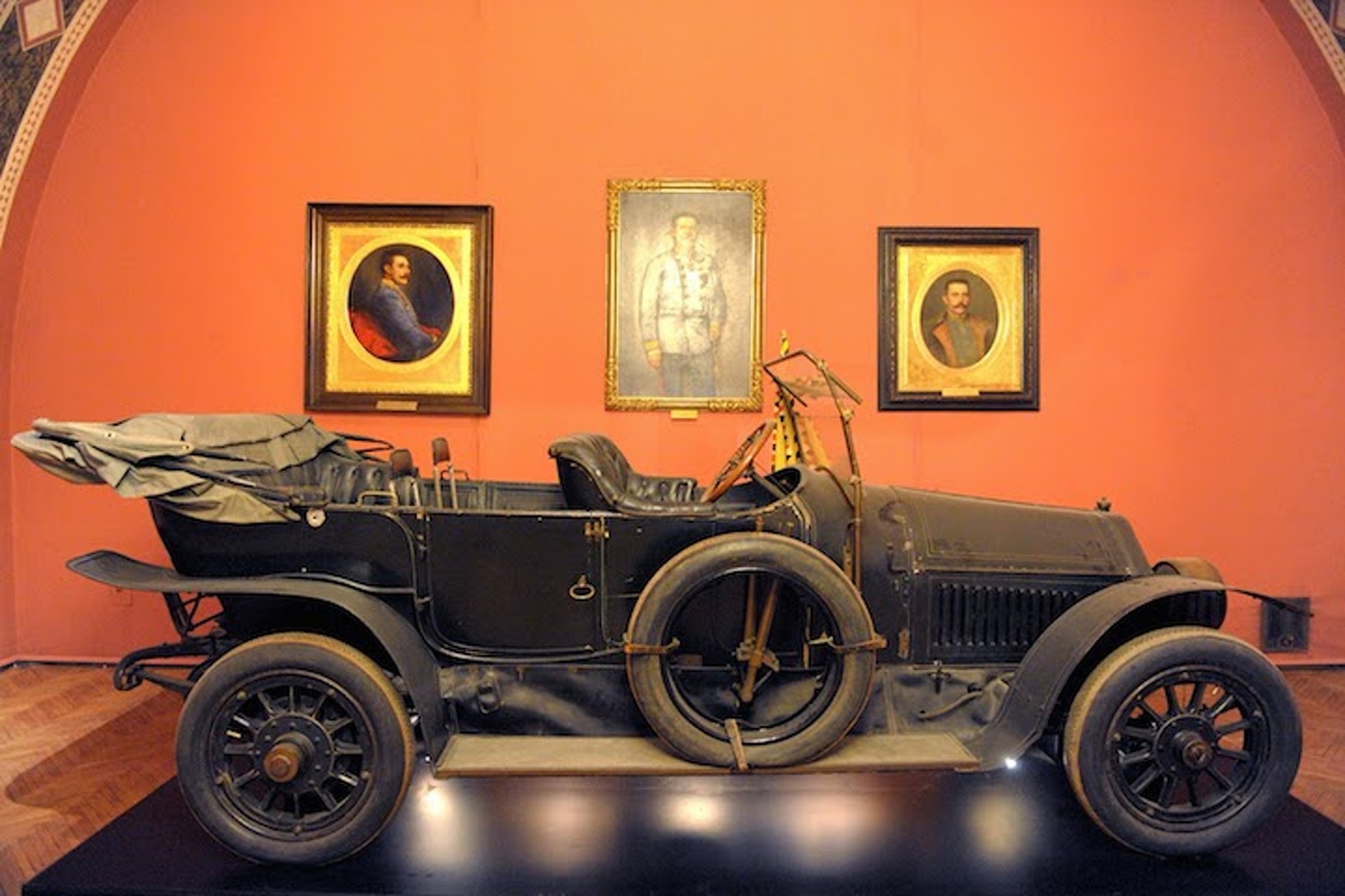 3 Spooky Stories of Haunted Cars