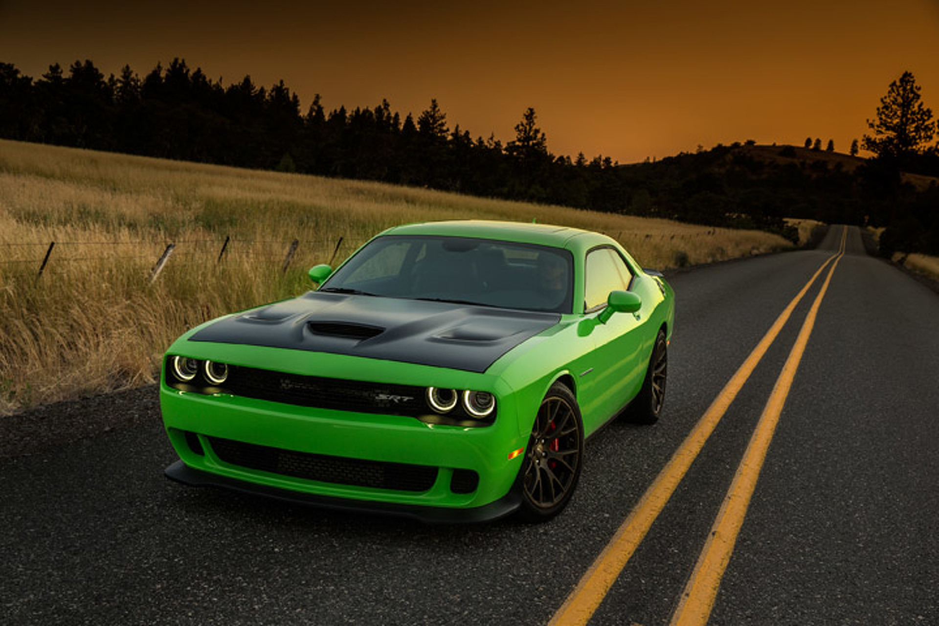 707HP Dodge Challenger Hellcat Nets Surprising 22 MPG
