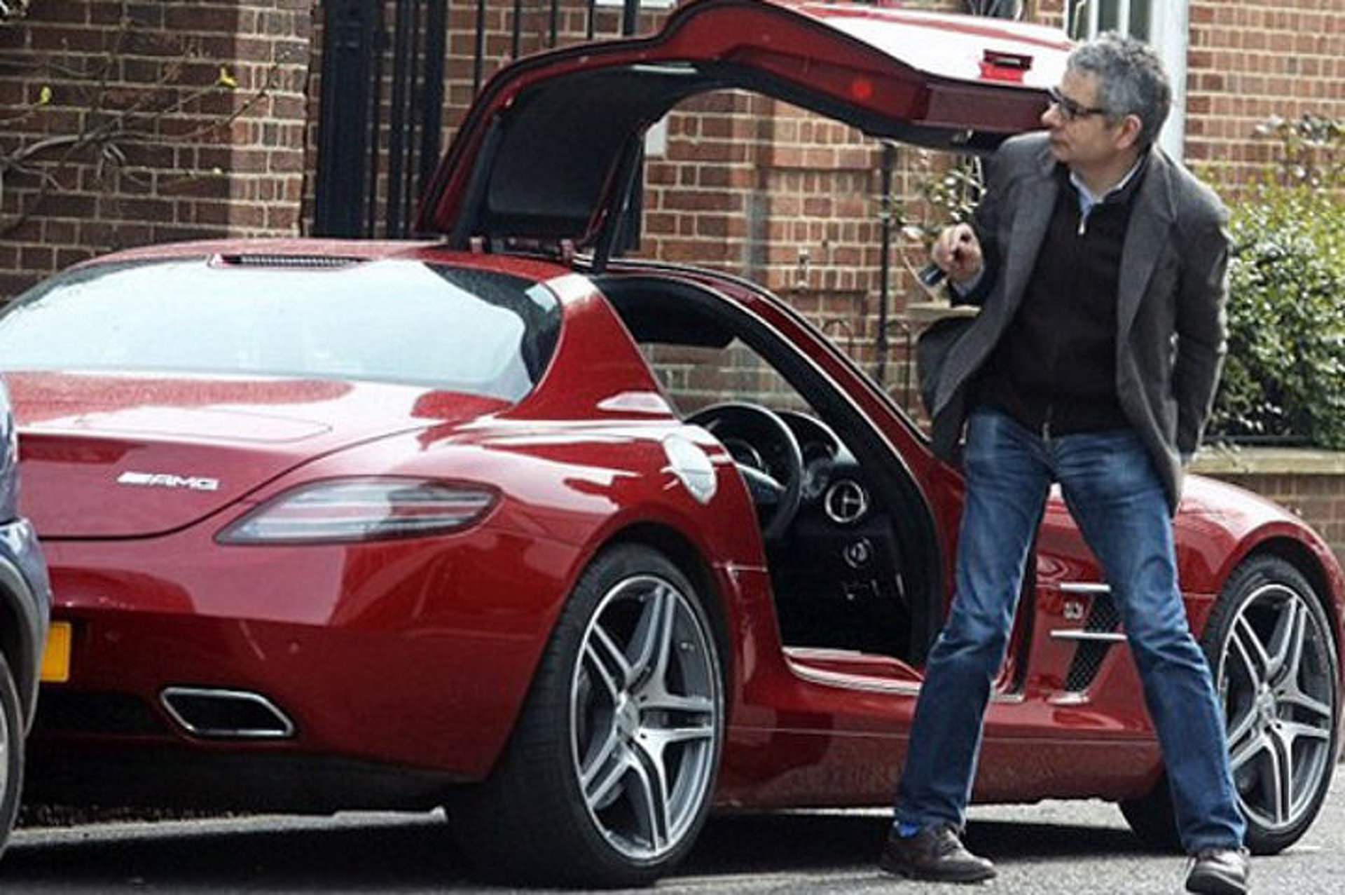 Rowan Atkinson: "Mr. Bean" Actor, Supercar-Crasher Granted Divorce