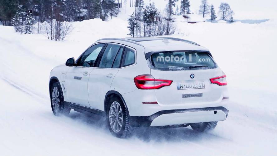 BMW iX3 casus fotoğraflar