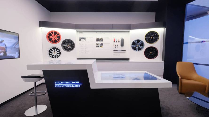 Porsche Çin’deki 100’üncü showroom’unu açtı