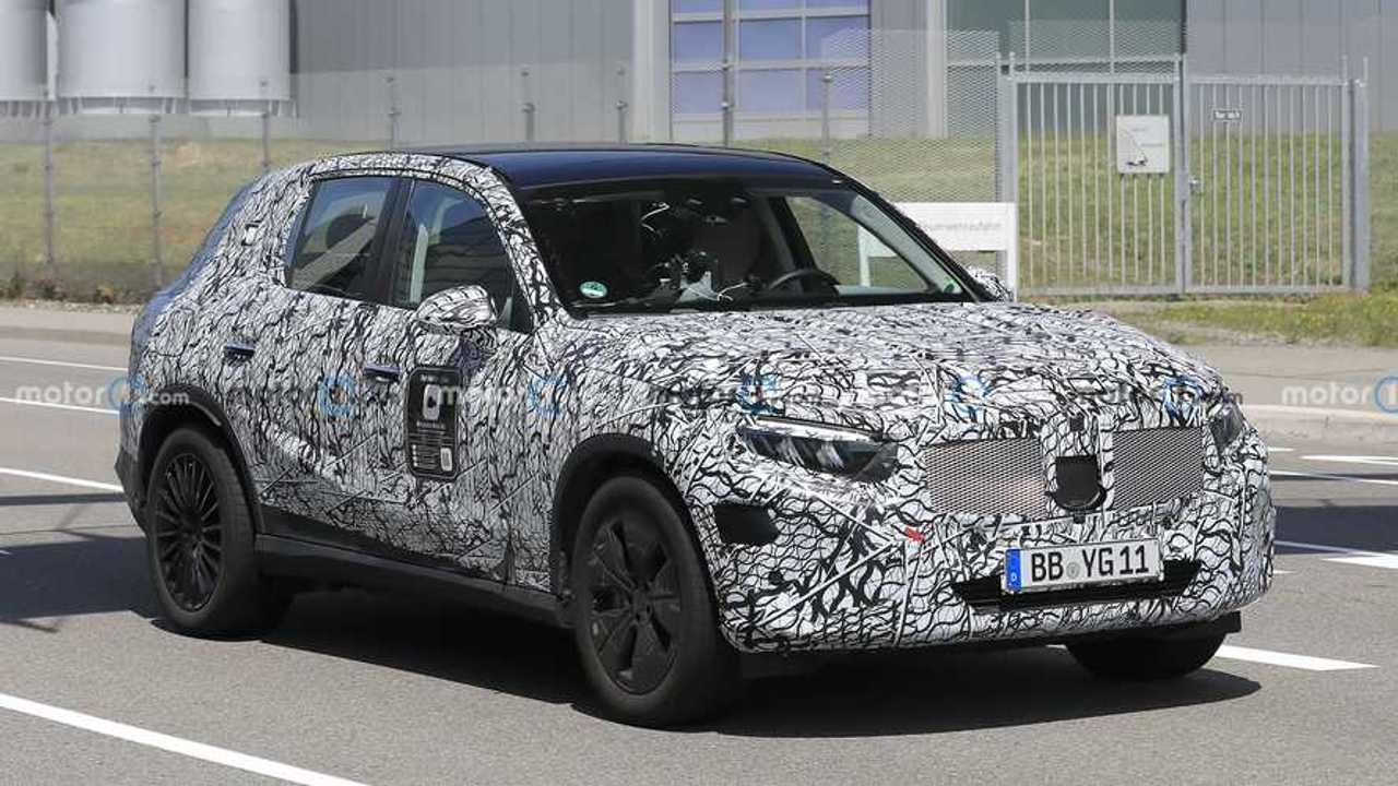 Nuova Mercedes GLC, le foto spia del modello in arrivo nel 2022