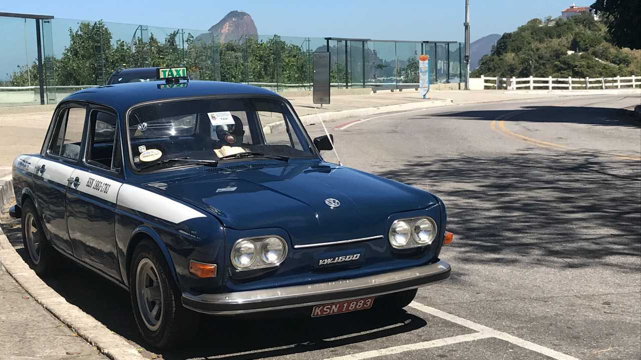 Táxi VW 1600 1979 aguardando cliente
