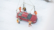 Bentley airlifts a V8 Continental GT coupe over Munich 08.02.2012