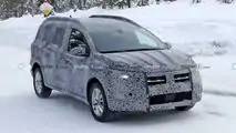 2022 Dacia Logan Stepway wagon spy photo