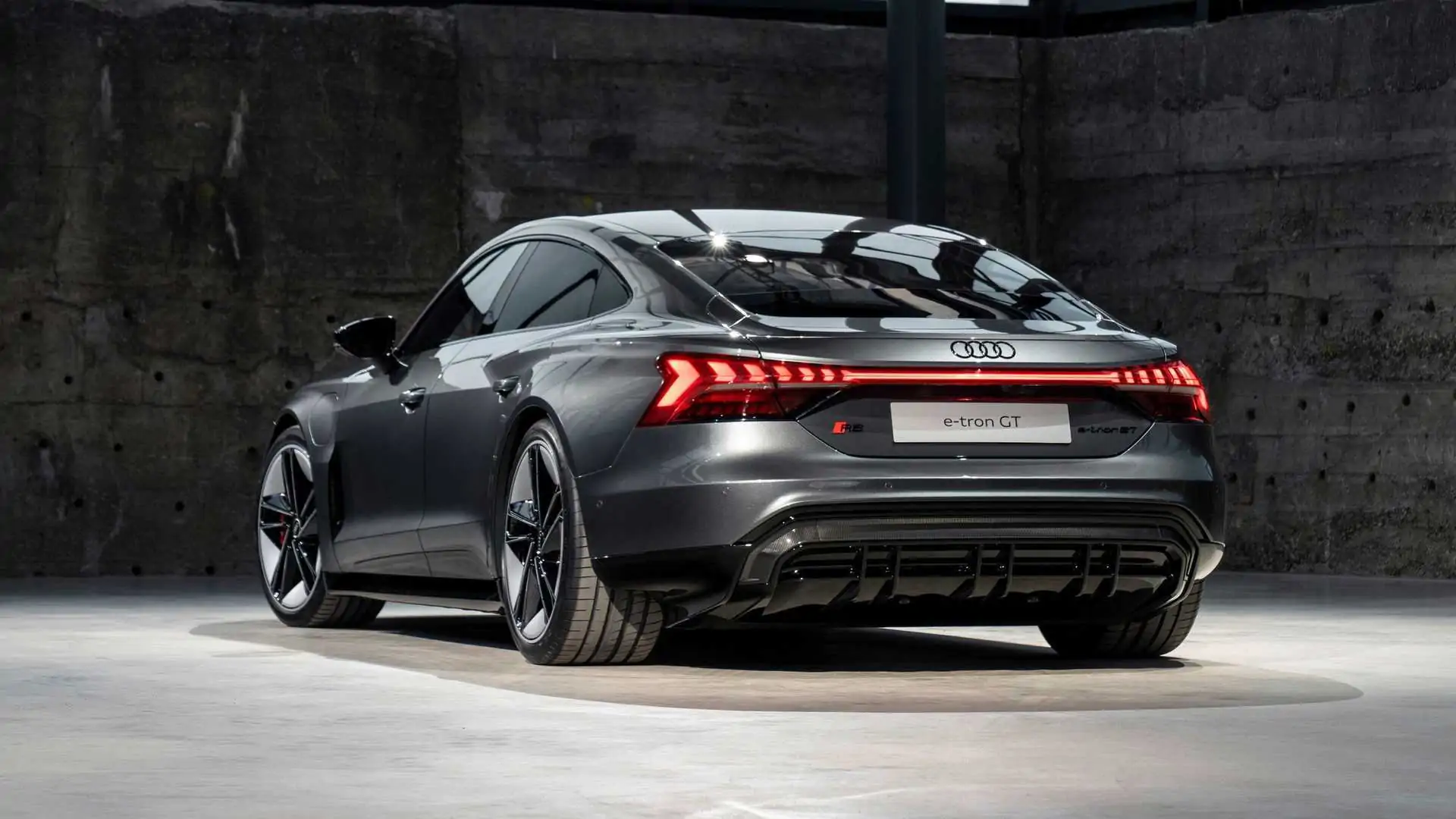 Audi RS e-tron GT e e-tron S Sportback serão apresentados dia 20