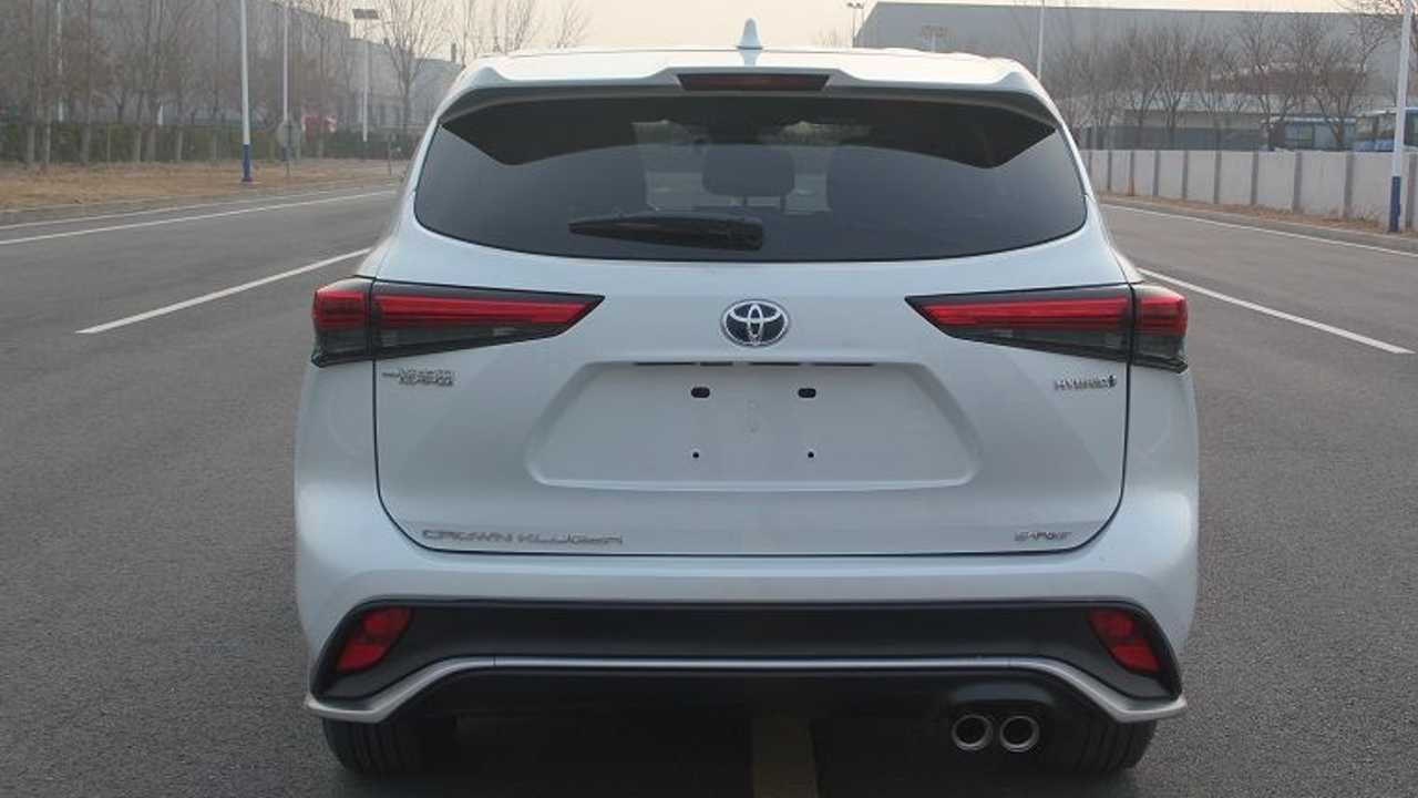 Toyota Crown Kluger для Китая, вид сзади
