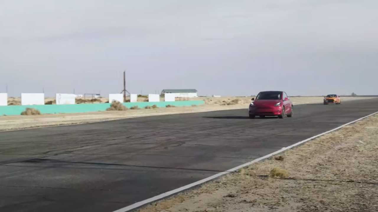 Edmunds drag races Model Y and Mustang GT500