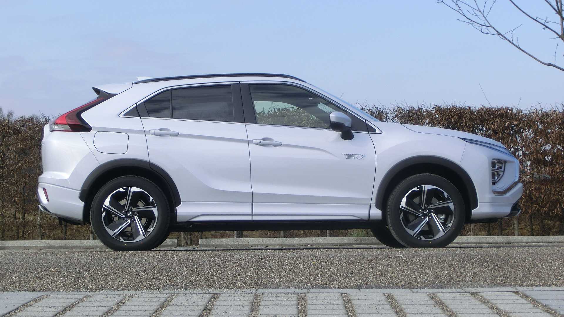 Auto Lederen Kofferbak Matten voor Mitsubishi Eclipse Cross PHEV 2021 2022 2023, Tailored Autokofferbakmatten Antislip Waterdicht Liners Styling Accessoires,B/Black-Gold-Line