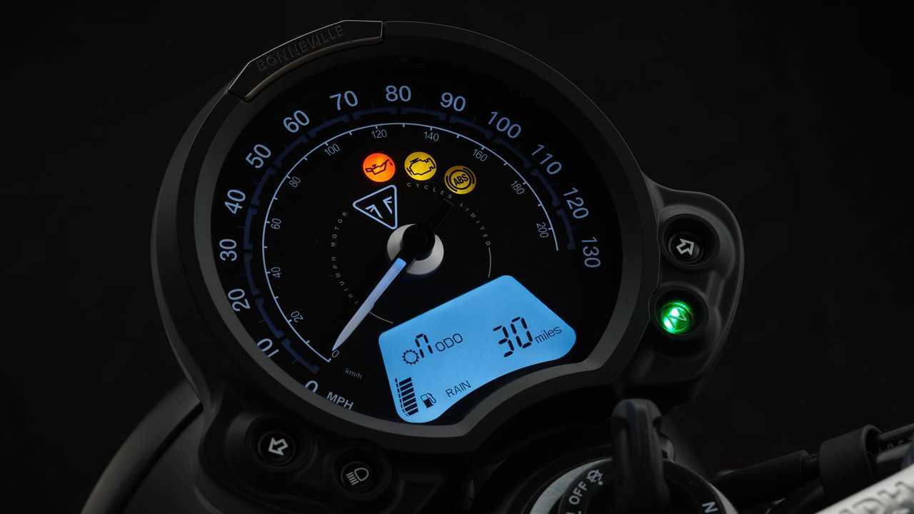 2021-Triumph-Street-Twin-Detail-05