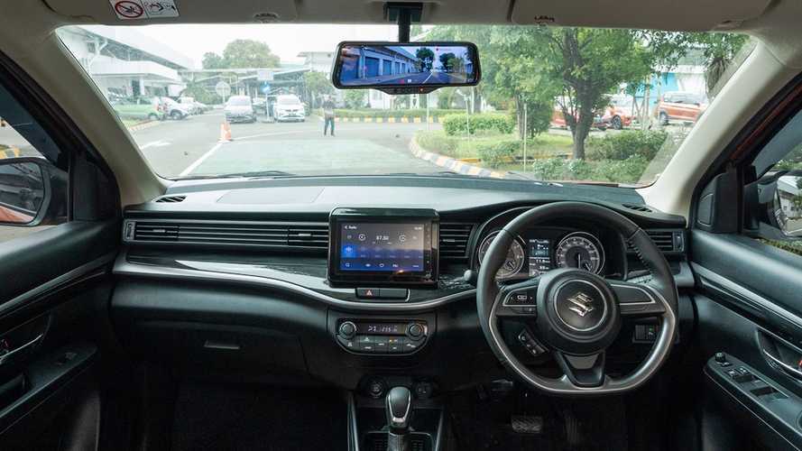 Mengenal Fitur Smart E-Mirror pada Suzuki XL7