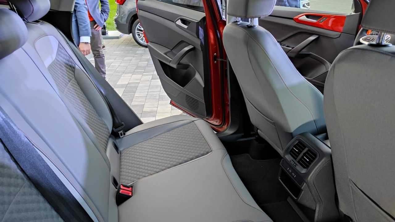 Volkswagen Taos, задний ряд