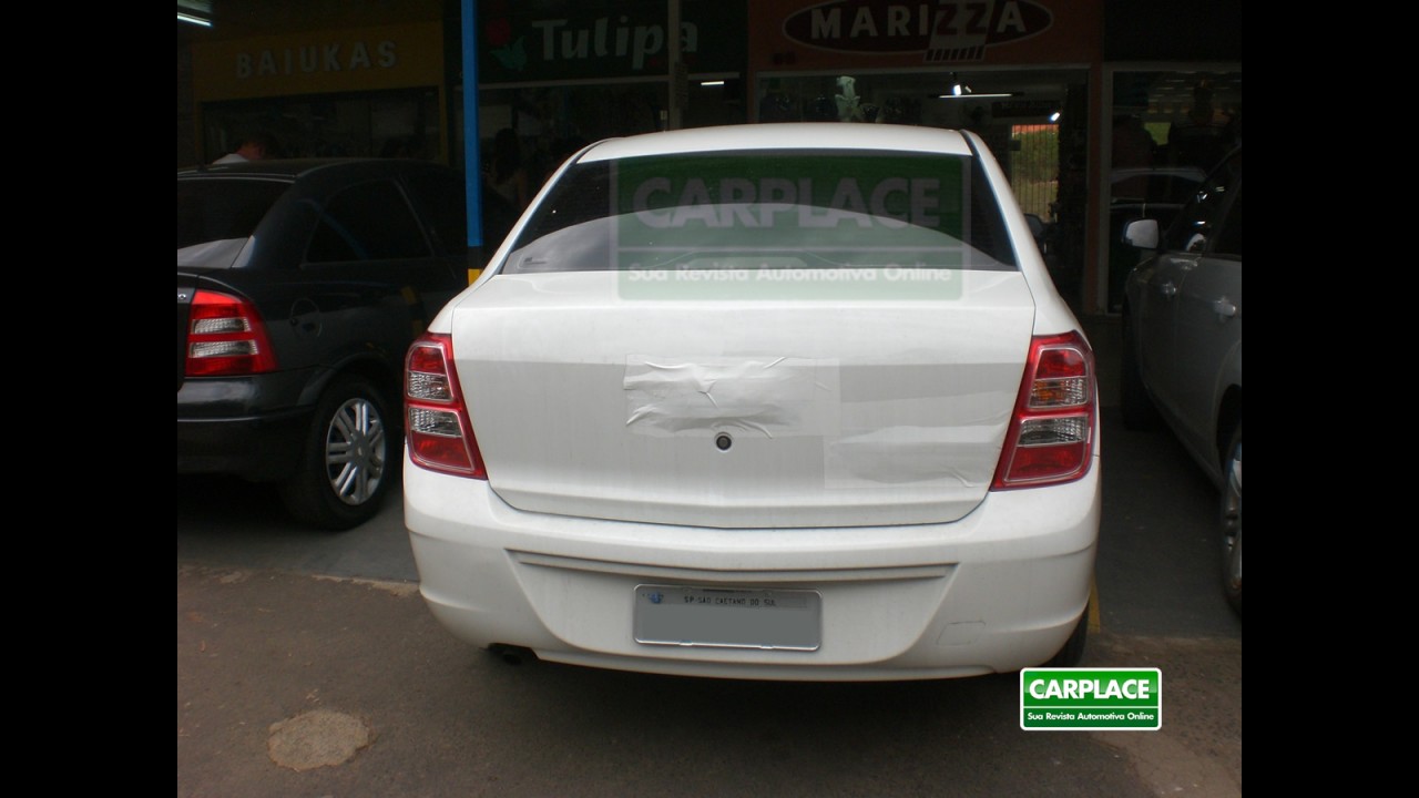 Novo Chevrolet Cobalt LS é flagrado em SP - Modelo já aparece no site da marca
