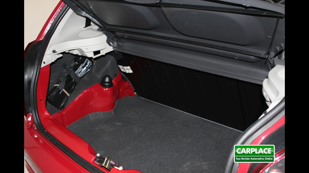 Garagem CARPLACE: Detalhes do acabamento do Chevrolet Celta LT - Fotos em HD